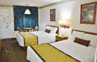Standard Queen Room with Two Queen Beds - Non Smoking/Ground Floor interior